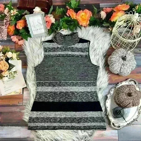 Frank Lyman Design Heathered Sleeveless Turtleneck (Does not include necklace) - Picture 2 of 9